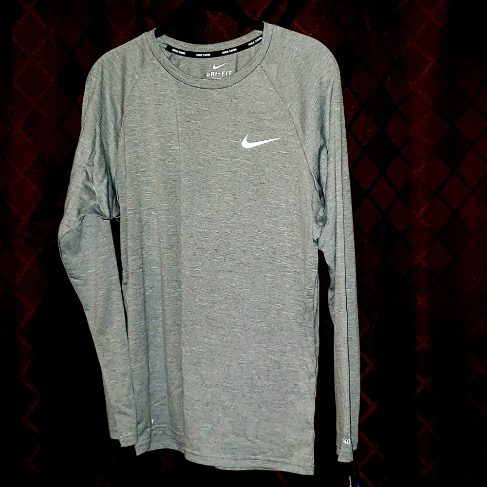 Men's Nike long sleeved t-shirt
